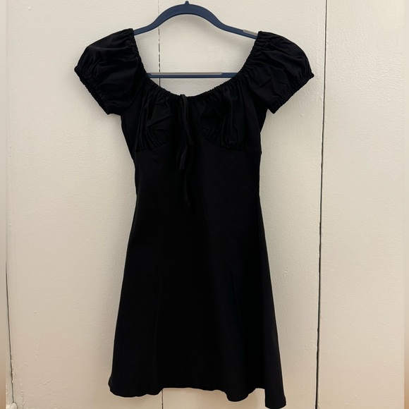 Black mini dress with puffy sleeves. Never worn. - Picture 3 of 3